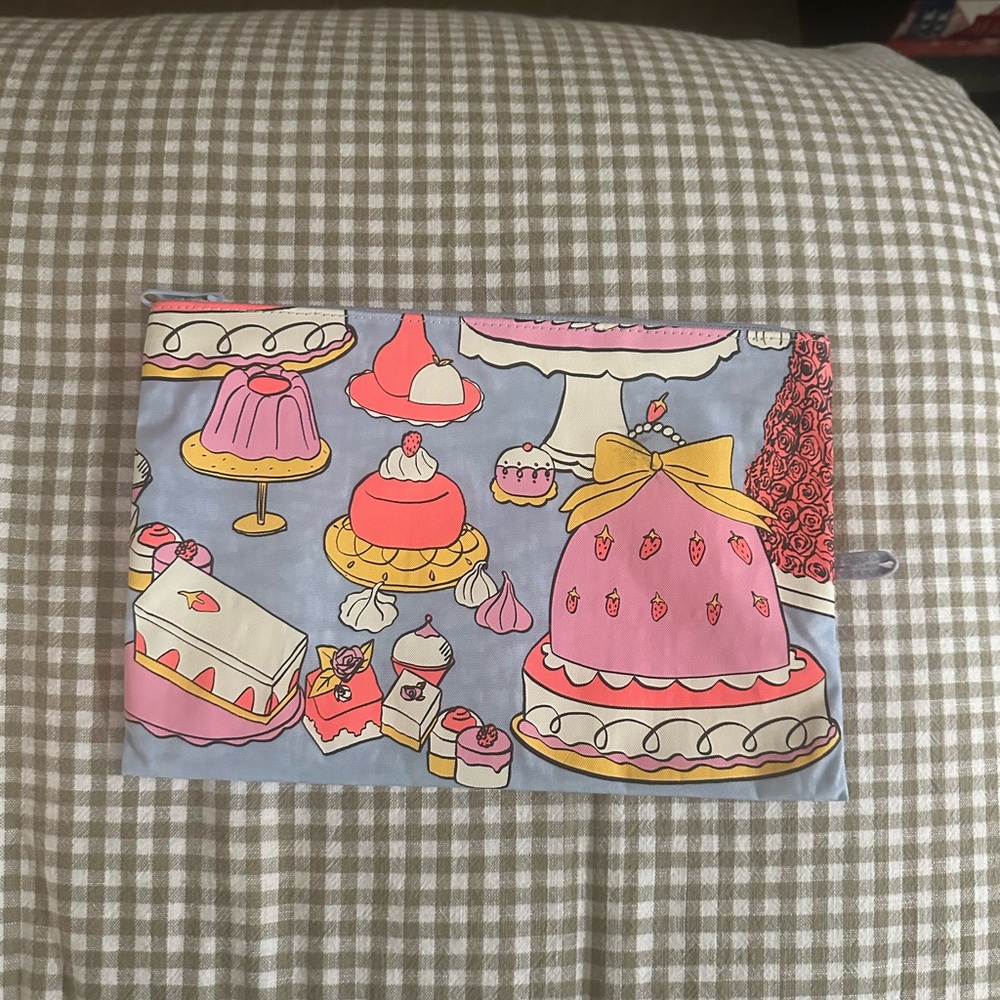 Large flat pouch